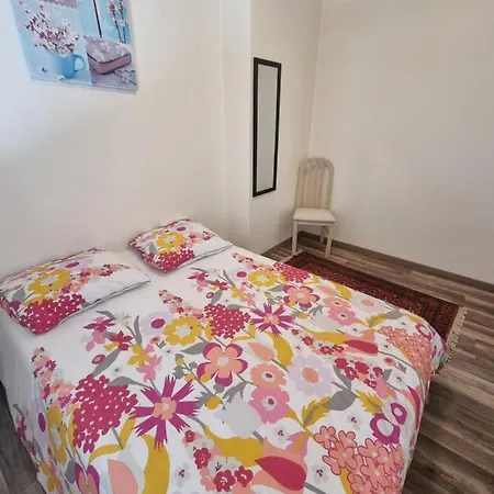 Daire Appart En 1er Etage A 120m De La *