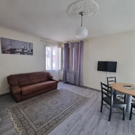 Appart En 1er Etage A 120m De La