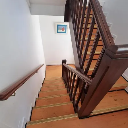 Appart En 1er Etage A 120m De La *