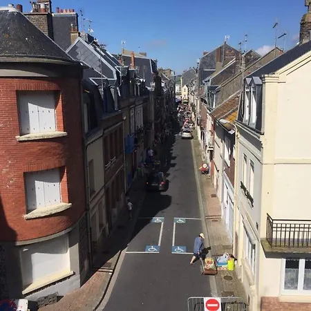 Appart En 1er Etage A 120m De La